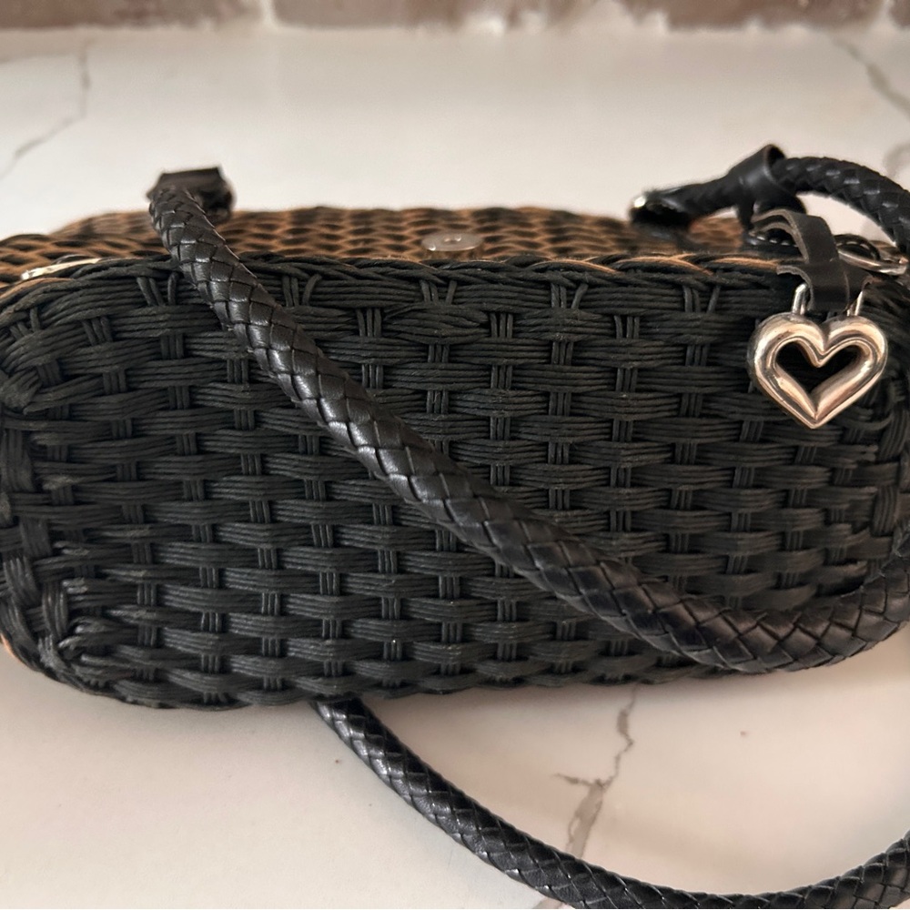 SOLD
VINTAGE!!!! Brighton Woven Tan and Black Shoulder Bag with Heart Charm - Picture 10 of 13